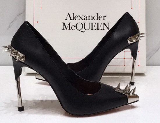 Alexander McQueen Punk Stud Pump in Black Calfskin with Silver Stud Replica