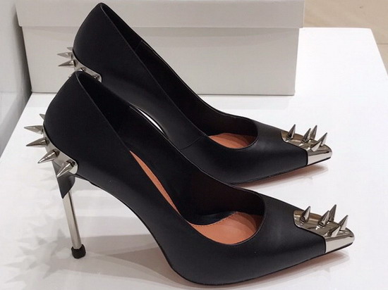 Alexander McQueen Punk Stud Pump in Black Calfskin with Silver Stud Replica