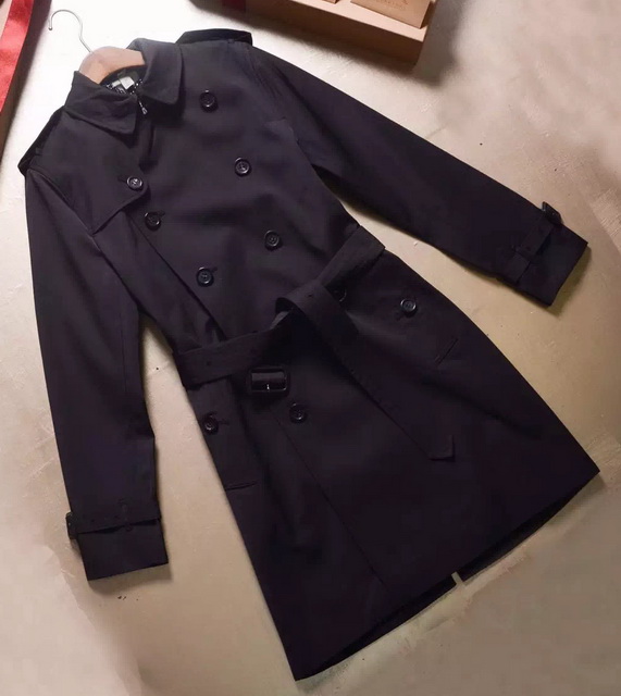 Burberry Men Chelsea Long Heritage Trench Coat in Black for Sale