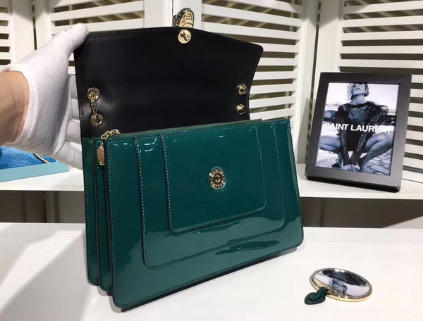 Bvlgari Serpenti Forever Medium Flap Cover Bag in Emerald Green Metallic Calf Leather For Sale