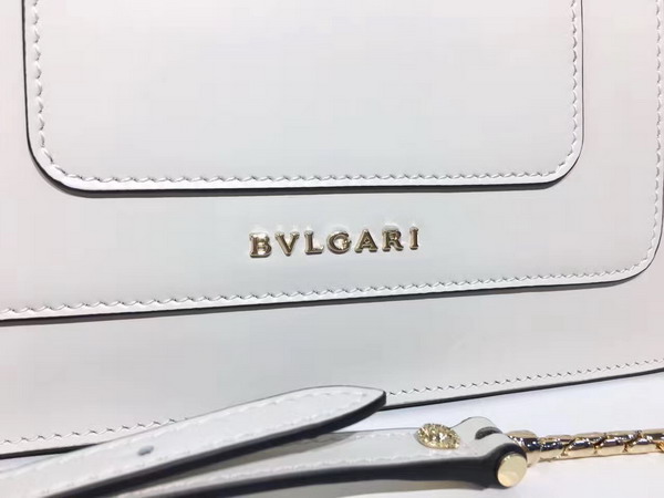 Bvlgari Small Flap Cover Bag Serpenti Forever in White Agate Calf Leather Featuring The Scaglie Beads Motif in Emerald Green and Cloud Topaz Quartzes For Sale