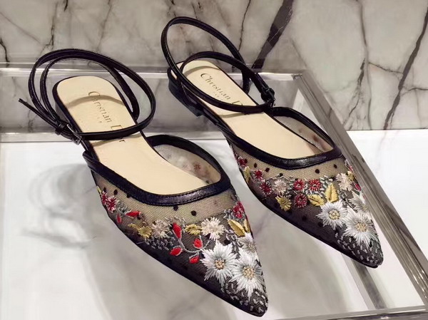 Dior Ballet Pump in Dotted Swiss Tulle Adorned with Floral Embroidery For Sale