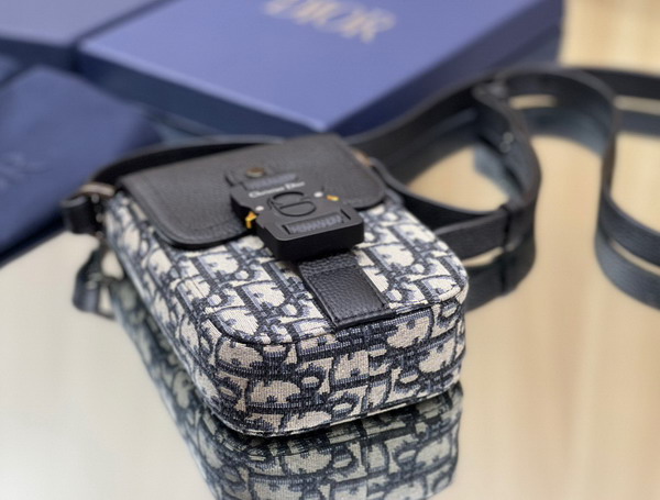 Dior Saddle Vertical Pouch with Strap Beige and Black Dior Oblique Jacquard and Black Grained Calfskin Replica