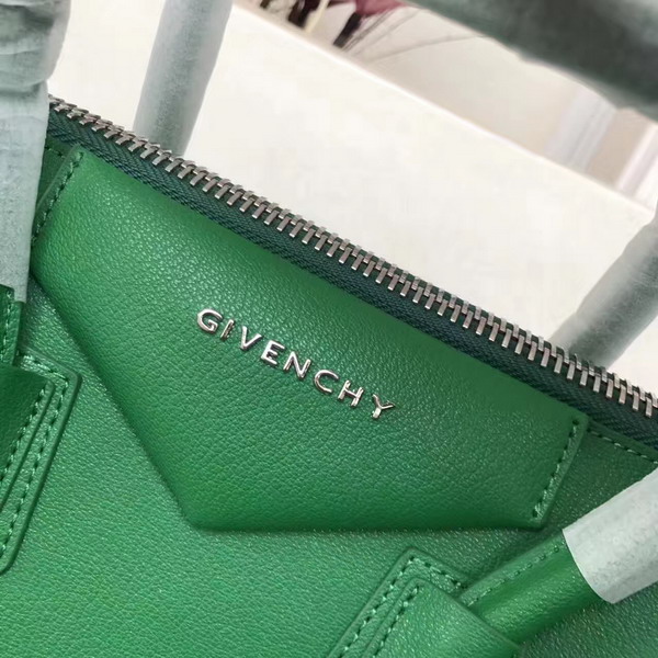 Givenchy Big Antigona Bag in Green Goatskin Silver Hardware For Sale