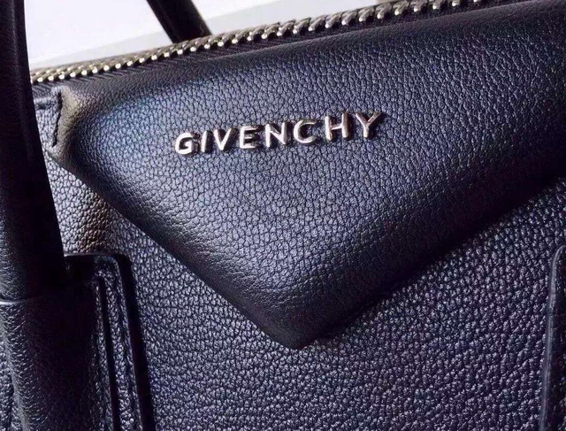 Givenchy Medium Antigona Bag In Black Grained Leather for Sale