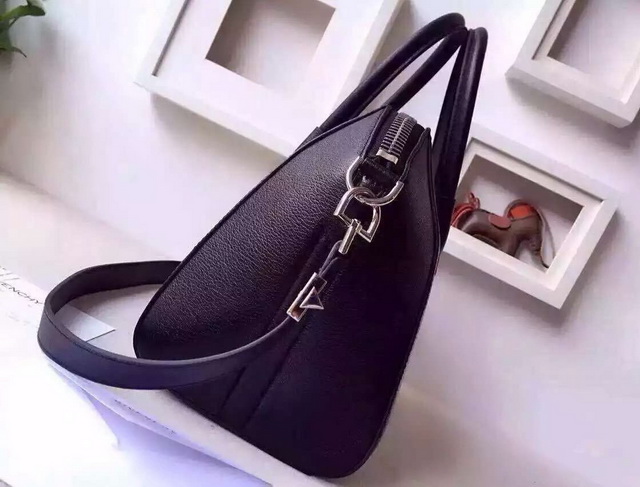 Givenchy Medium Antigona Bag In Black Grained Leather for Sale