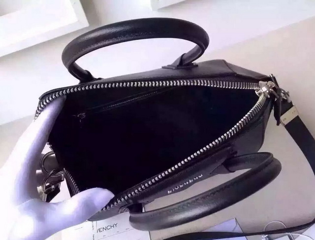 Givenchy Medium Antigona Bag In Black Grained Leather for Sale