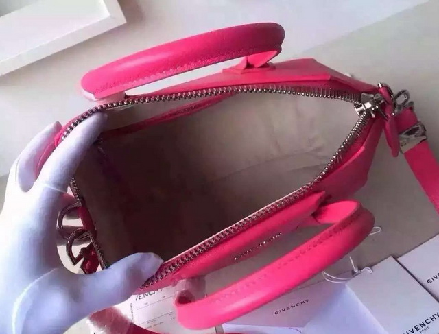 Givenchy Medium Antigona Bag In Fuchsia Grained Leather for Sale