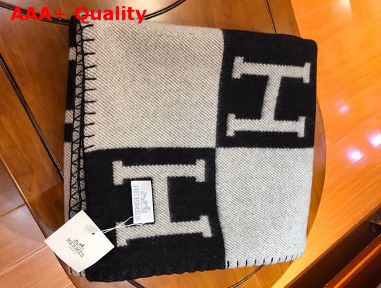 Hermes Avalon Throw Blanket in Ecru and Gris Fonce Merinos Wool and Cashmere Replica