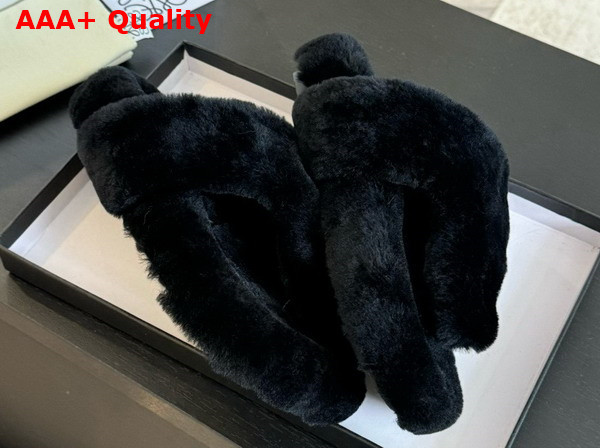 Loewe Ease Toe Post Sandals in Black Shearling Replica