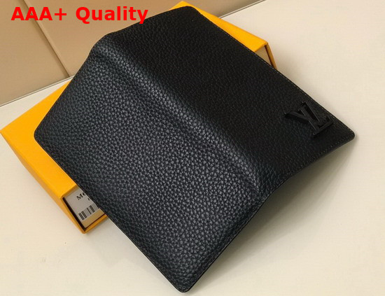 Louis Vuitton Brazza Wallet in Black Grained Calf Leather M69980 Replica