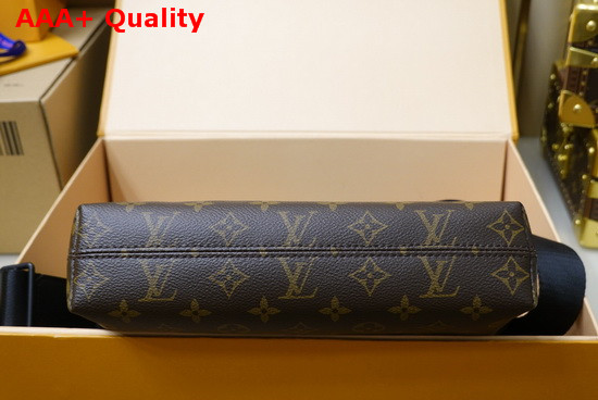 Louis Vuitton Flap Messenger in Monogram Canvas Replica