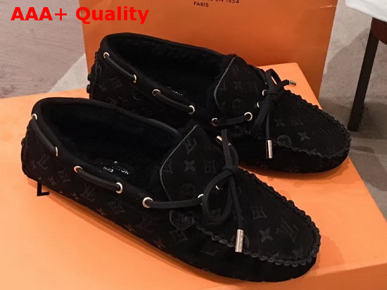 Louis Vuitton Gloria Flat Loafer in Black Monogram Embossed Calf Leather with Shearling Sheepskin Lining Replica