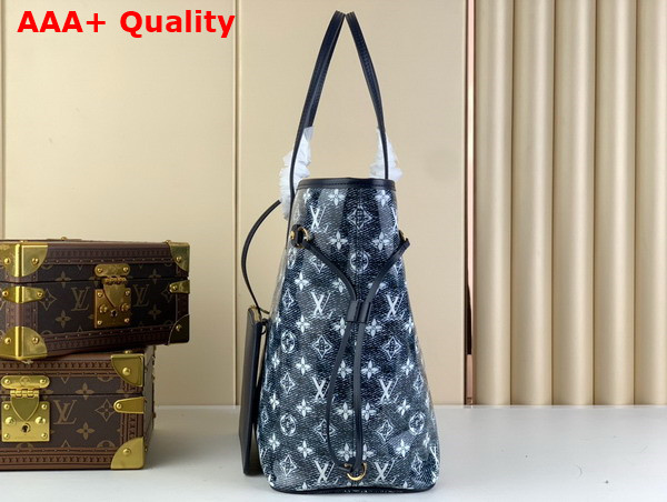 Louis Vuitton Neverfull MM Tote in Blue Monoglam Coated Canvas M22921 Replica