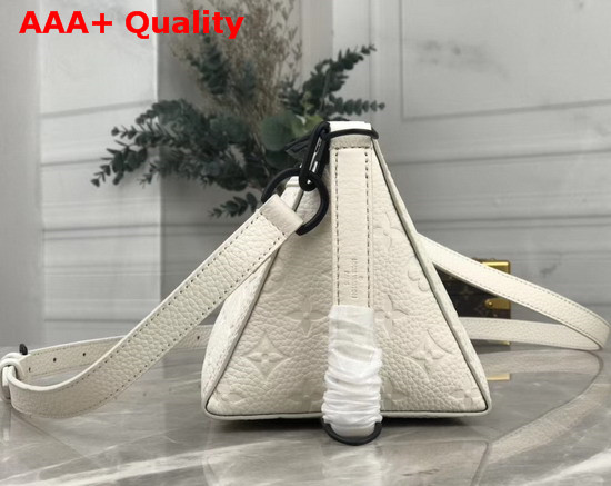 Louis Vuitton Triangle Messenger Blanc Lavable M55927 Replica