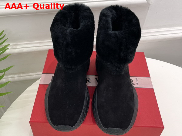 Roger Vivier Viv Run Light Fur Ankle Boots in Black Suede Replica