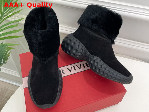 Roger Vivier Viv Run Light Fur Ankle Boots in Black Suede Replica